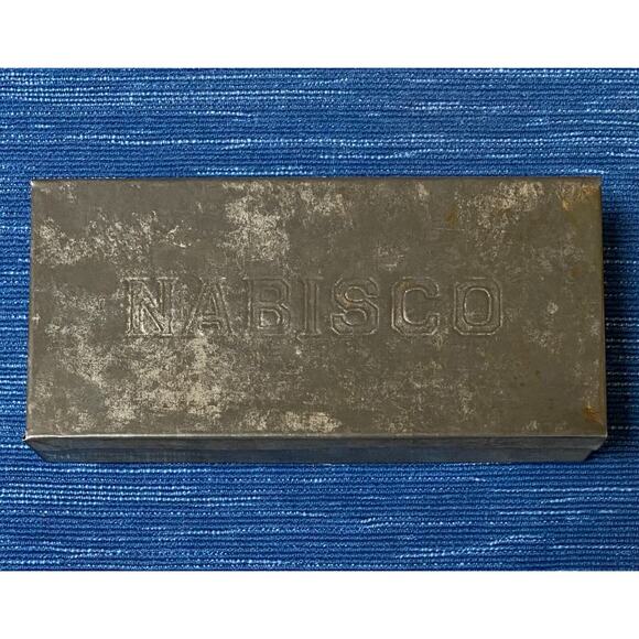 Vintage WWI era Nabisco Cracker Tin Box Lidded Embossed Advertising 13B - Picture 1 of 3